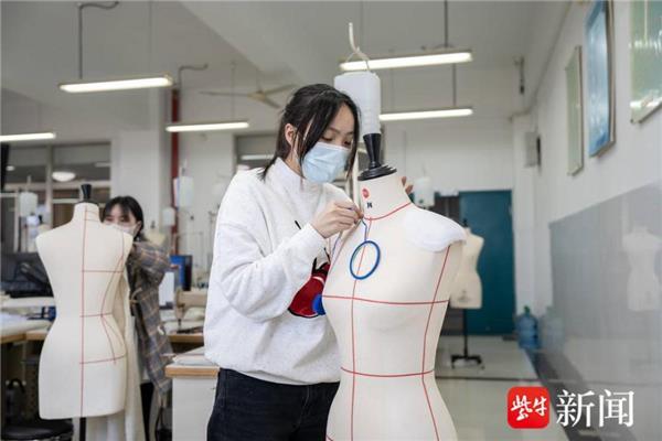 江苏南通服装设计大学,理科生可以报考服装设计专业吗?