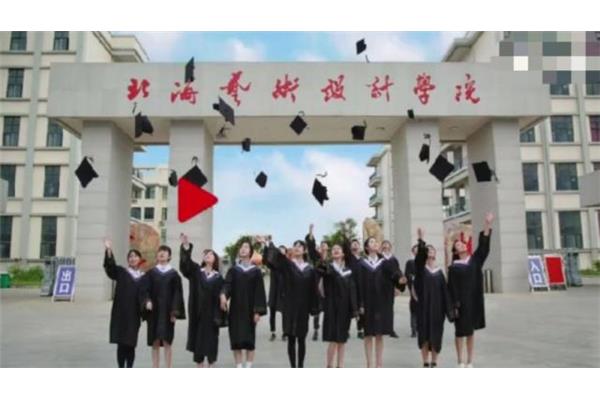 艺术留学的学生在国外学习,在国外学习艺术