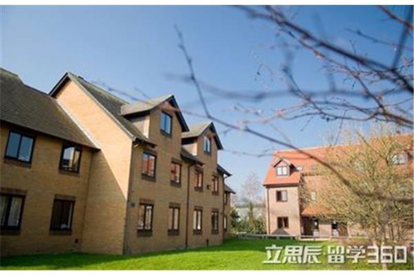 英国那么多大学,文科生去哪个国家留学比较好?