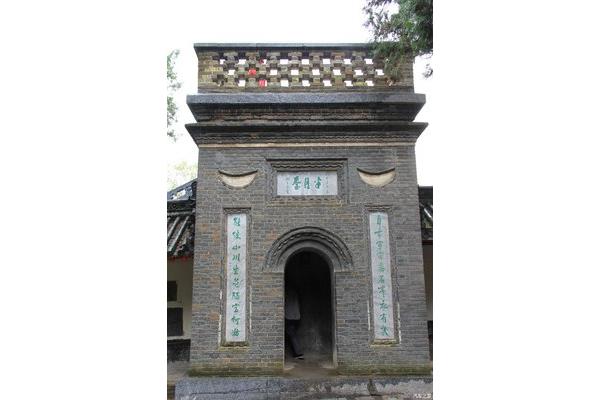 南阳卧龙岗武侯祠,武侯祠门票打折时间?