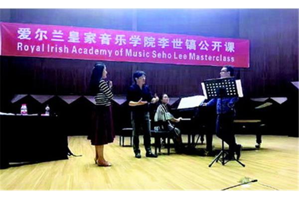 如何参加音乐学院和伯克利音乐学院的入学考试?