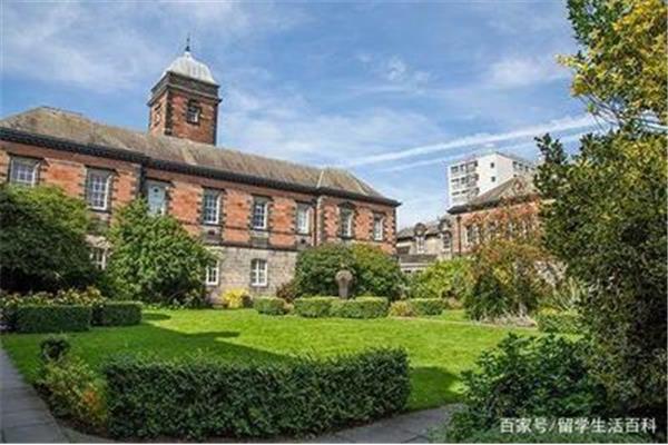 请问英国邓迪大学怎么样?在英国学习的费用