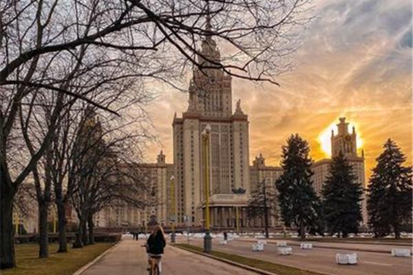 俄罗斯国立大学留学条件,俄罗斯留学一年费用明细